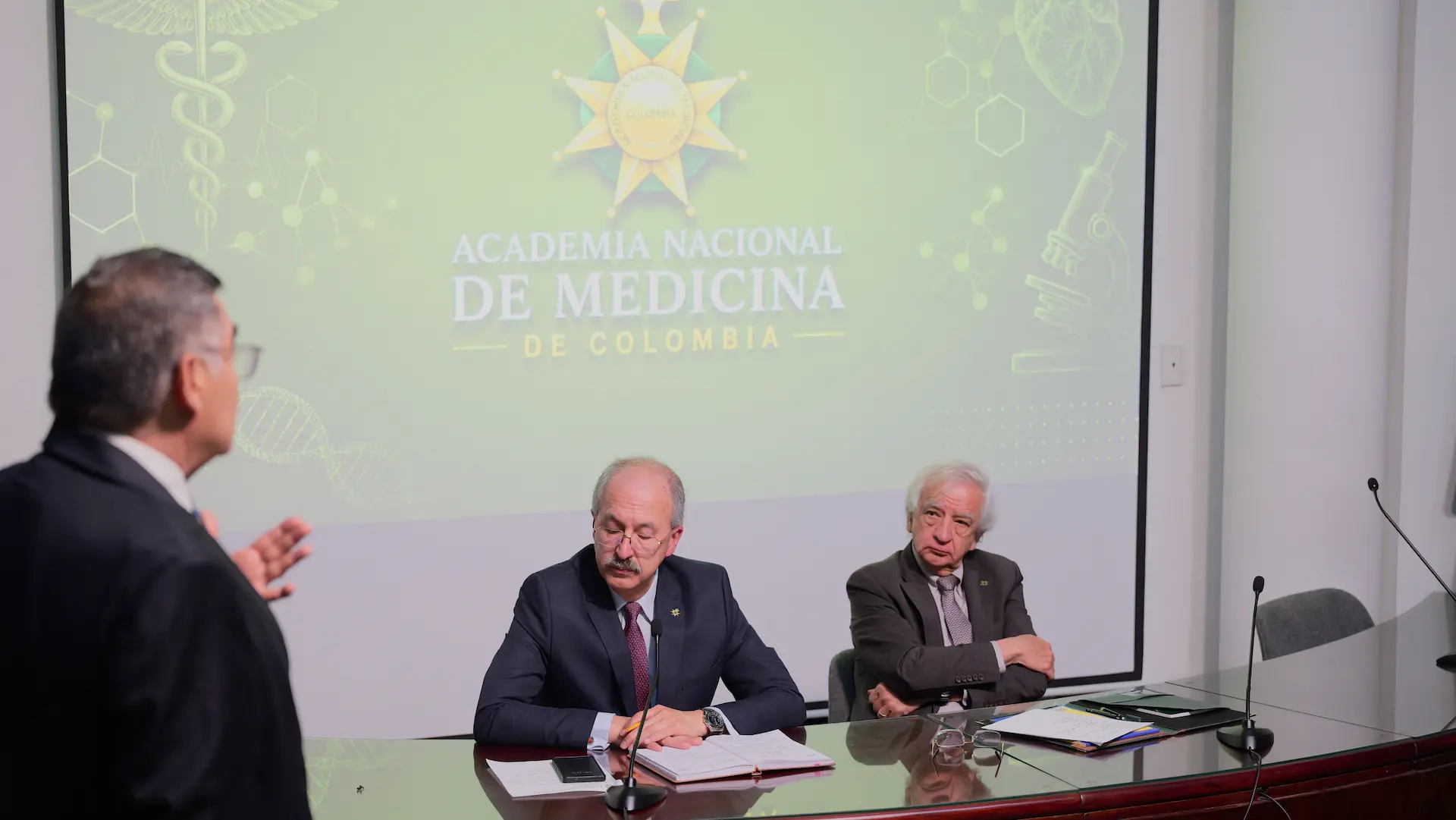 Sesión de la Academia Nacional de Medicina