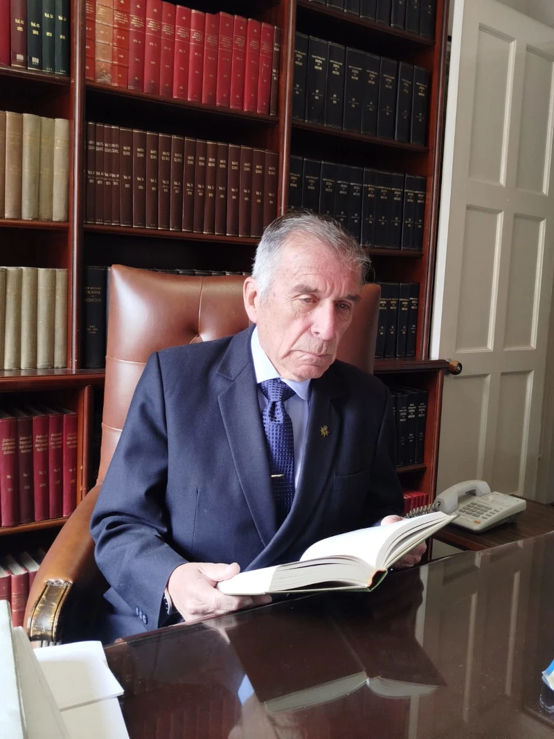 Dr. Ricardo Salazar López