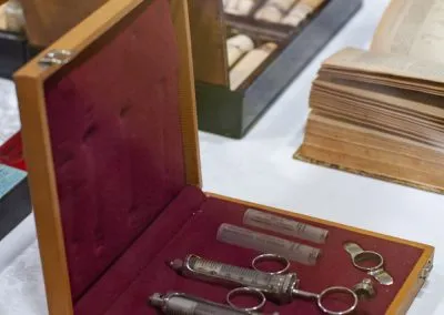 El Abrazo de Suárez- Museo Historia de la Medicina-13