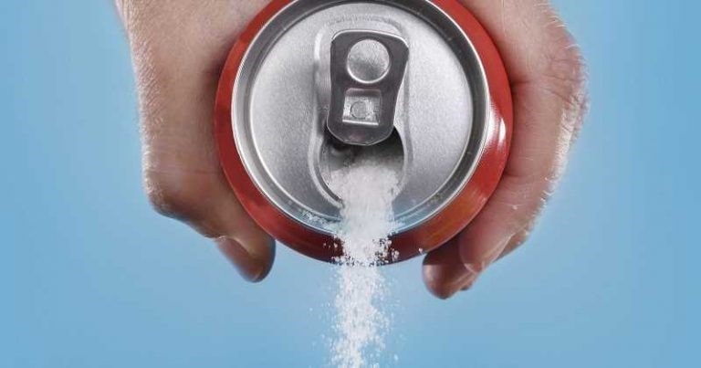 Políticas fiscales reducen consumo de bebidas azucaradas