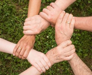 manos entrelazadas-voluntarios