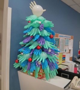 arbol-navidad-guantes-quirurgicos
