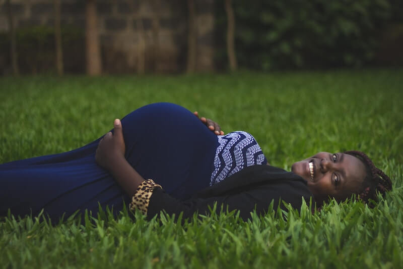 mujer-negra-embarazada
